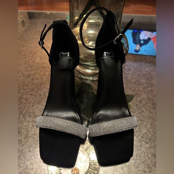 Marc Fisher LTD Angelo Women's Suede Crystal Embellished Pumps - Picture 3 of 6